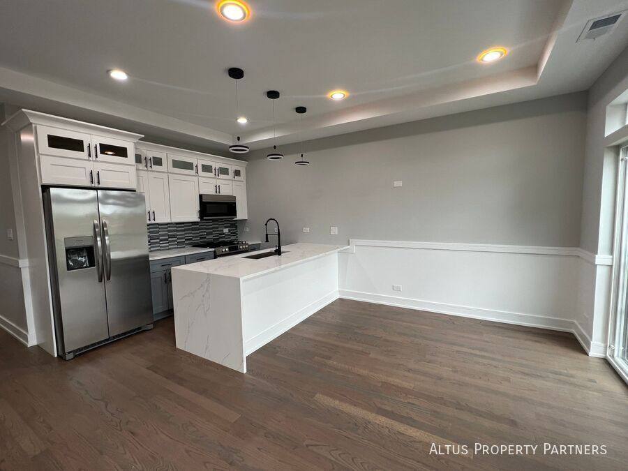 Apartment for rent at 6444 S Evans Ave #2, Chicago, IL 60637