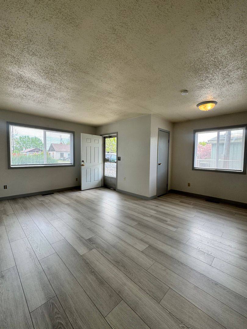 Apartment for rent at 1606 S 1st Ave, Yakima, WA 98902