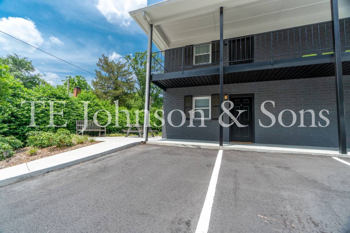 Apartment for rent at 651 Summit St #X, Winston Salem, NC 27101