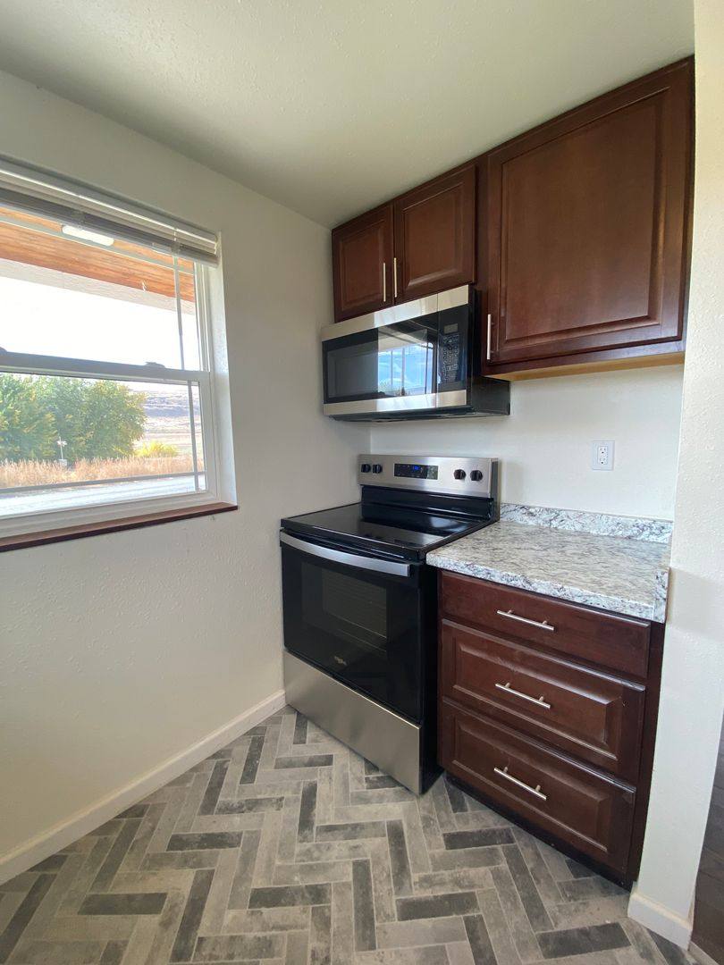 House for rent at 9984 Rd 23 NE, Stratford, WA 98853