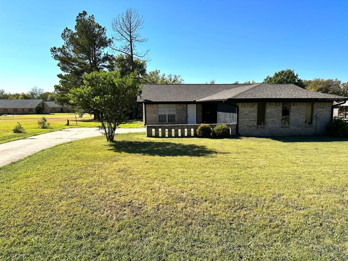 House for rent at 706 Manson St, Wolfe City, TX 75496