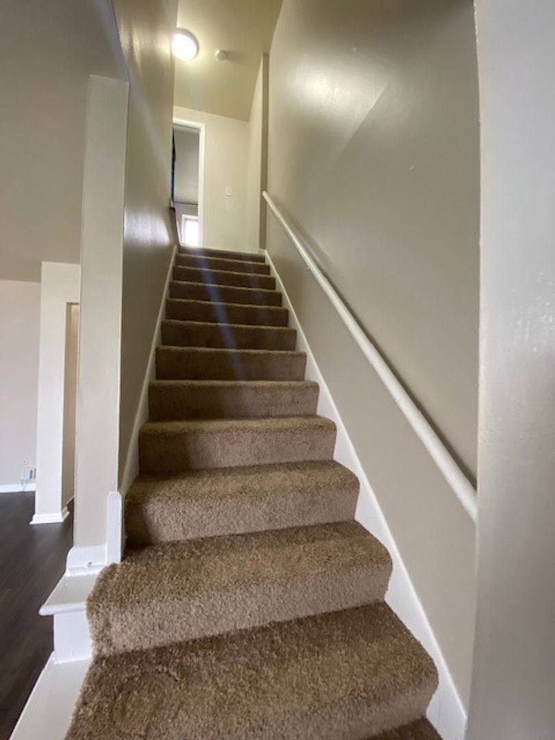 Apartment for rent at 1171 Sanborn Place, Columbus, OH 43229