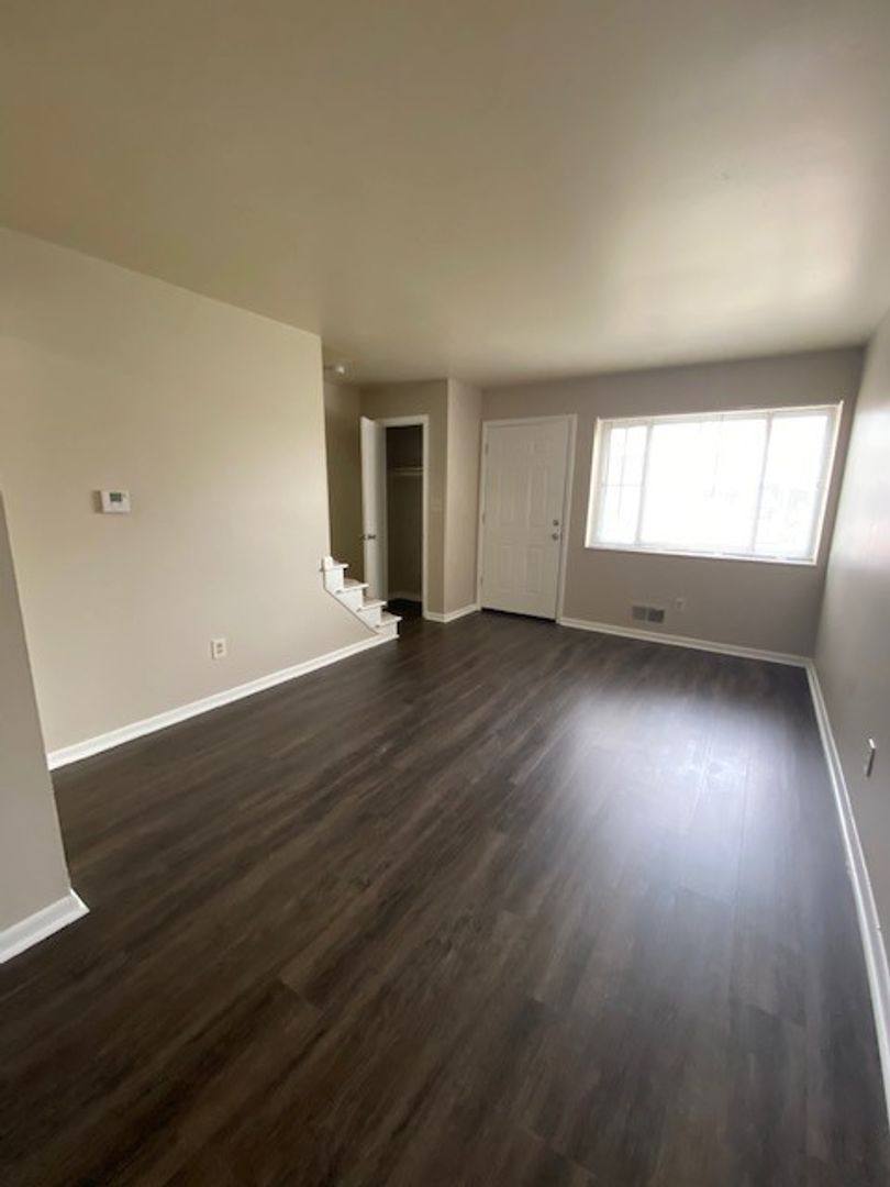 Apartment for rent at 1171 Sanborn Place, Columbus, OH 43229
