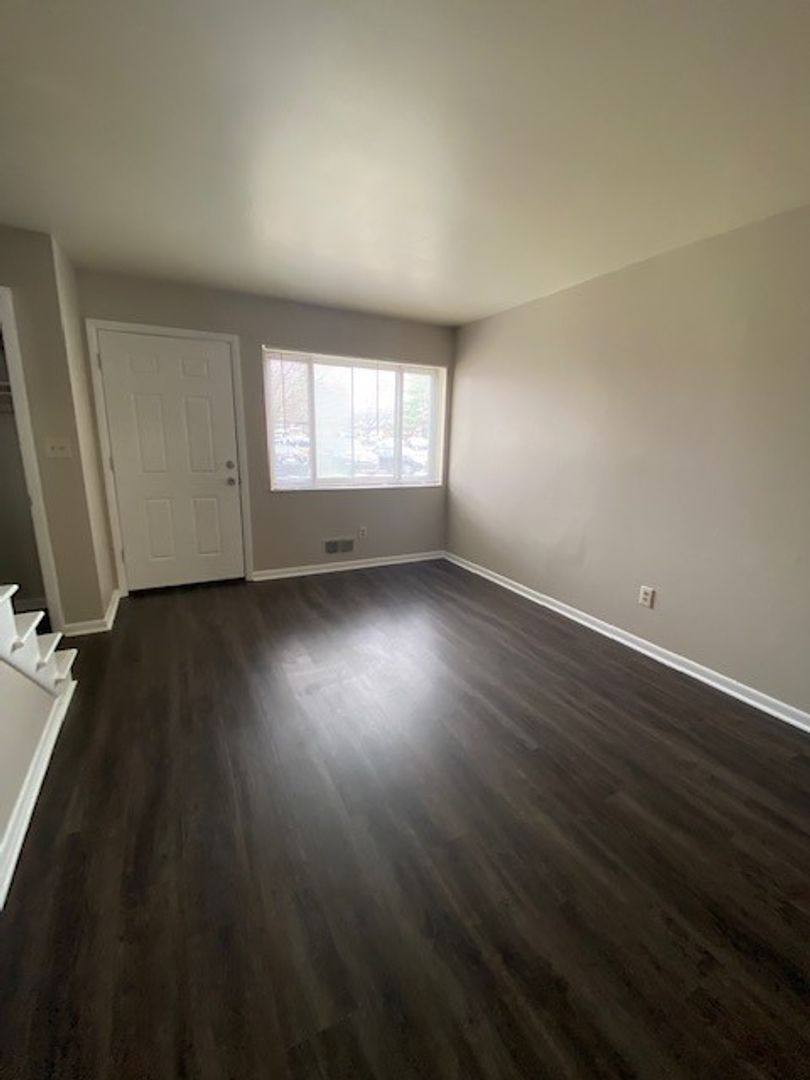 Apartment for rent at 1171 Sanborn Place, Columbus, OH 43229