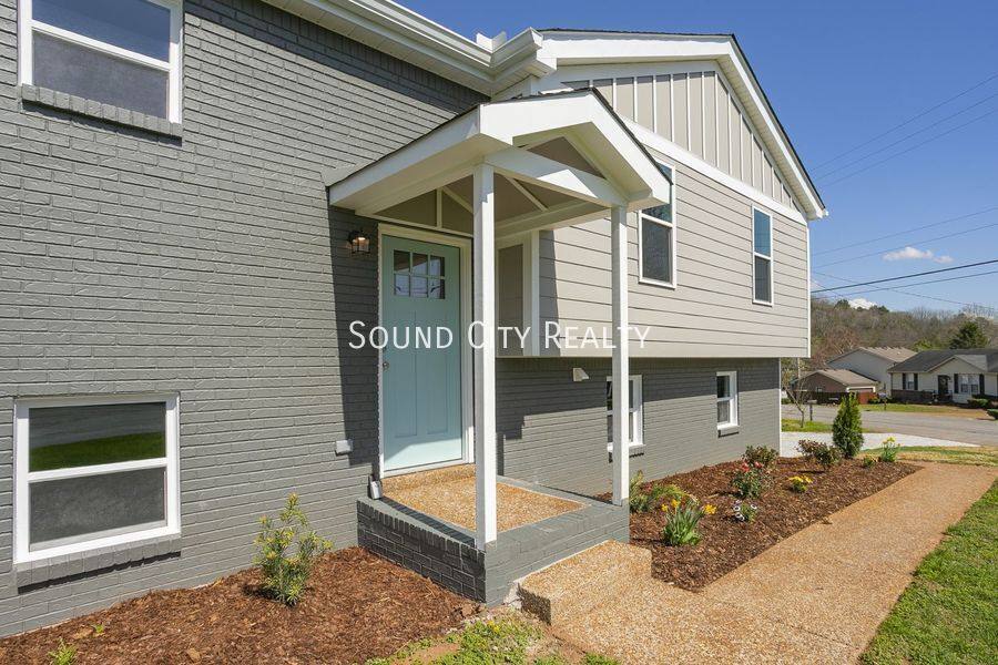 House for rent at 1608 Autumn Ridge Dr, Nashville, TN 37207