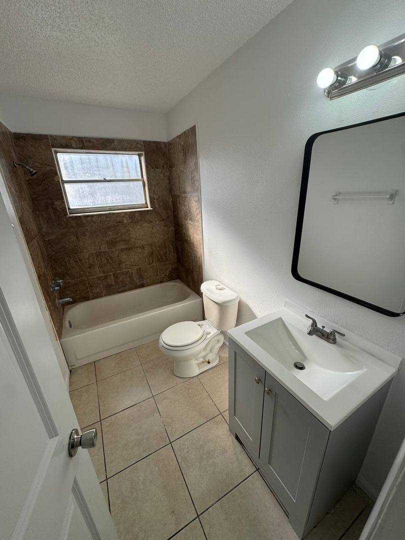 Apartment for rent at 2206-2208 W Highland St, Lakeland, FL 33815