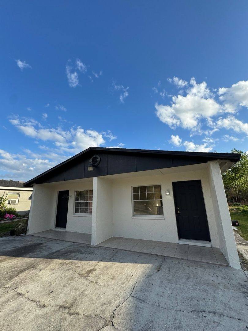 Apartment for rent at 2206-2208 W Highland St, Lakeland, FL 33815