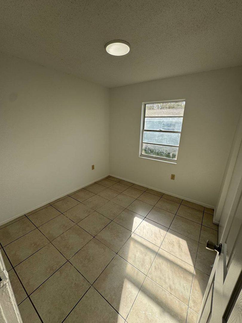 Apartment for rent at 2206-2208 W Highland St, Lakeland, FL 33815