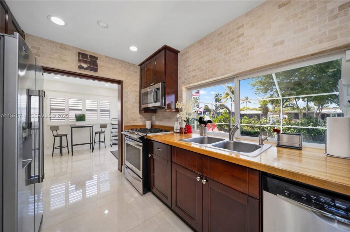 House for rent at 31 SE 12th St, Pompano Beach, FL 33060