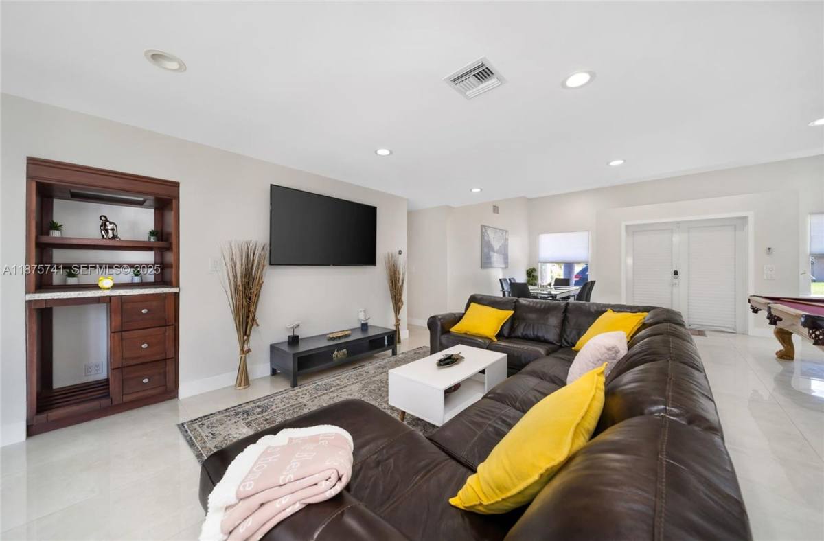 House for rent at 31 SE 12th St, Pompano Beach, FL 33060