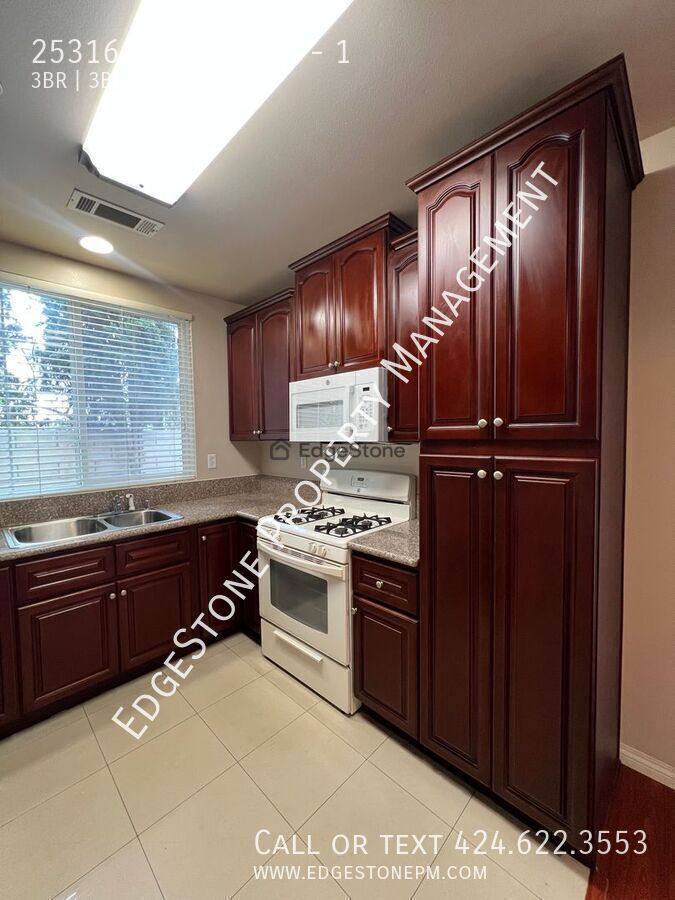 Apartment for rent at 25316 Ebony Lane #1, Lomita, CA 90717