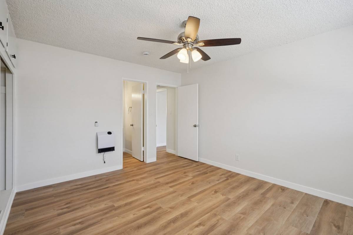 Apartment for rent at 437 W Queen St #10, Inglewood, CA 90301
