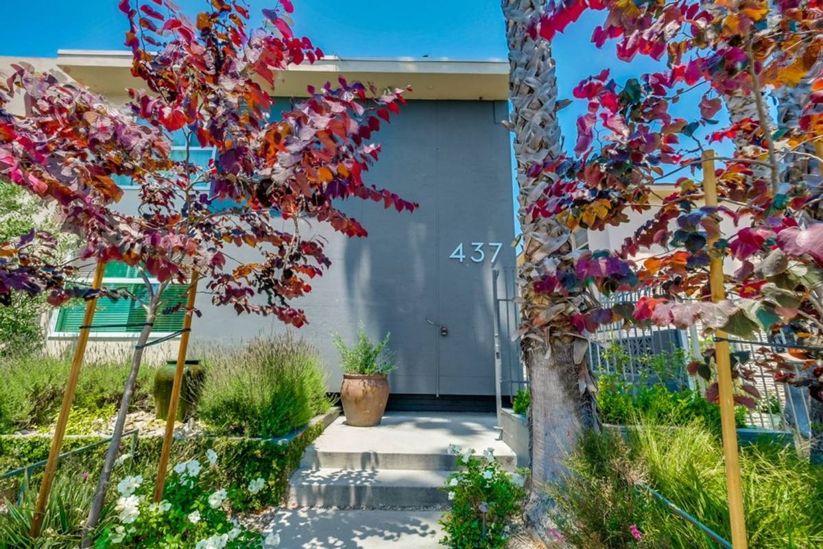 Apartment for rent at 437 W Queen St #10, Inglewood, CA 90301
