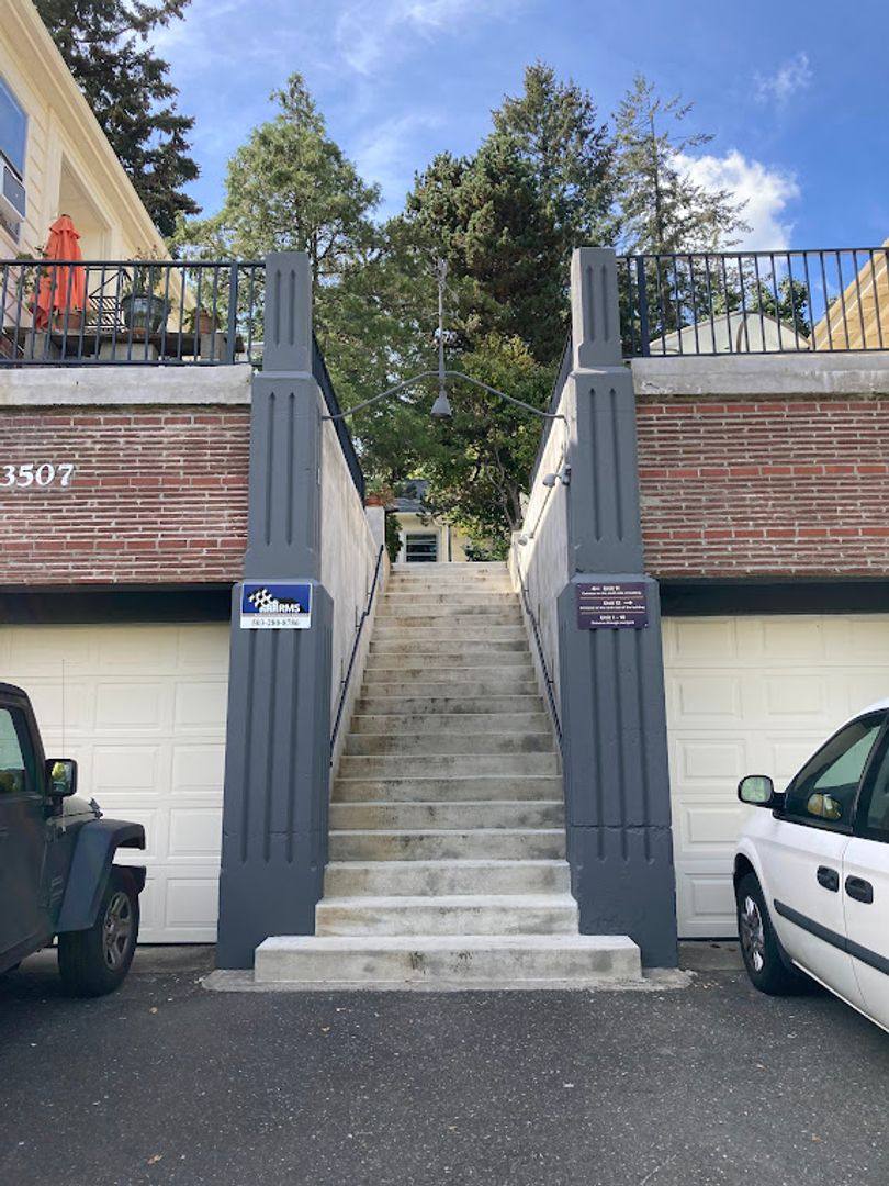 Apartment for rent at 3507 SW 11th Ave, Portland, OR 97239