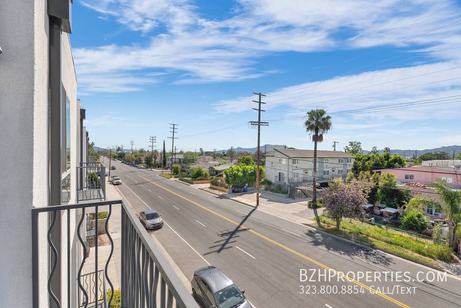 Townhouse for rent at 6006 Klump Ave #1, North Hollywood, CA 91606