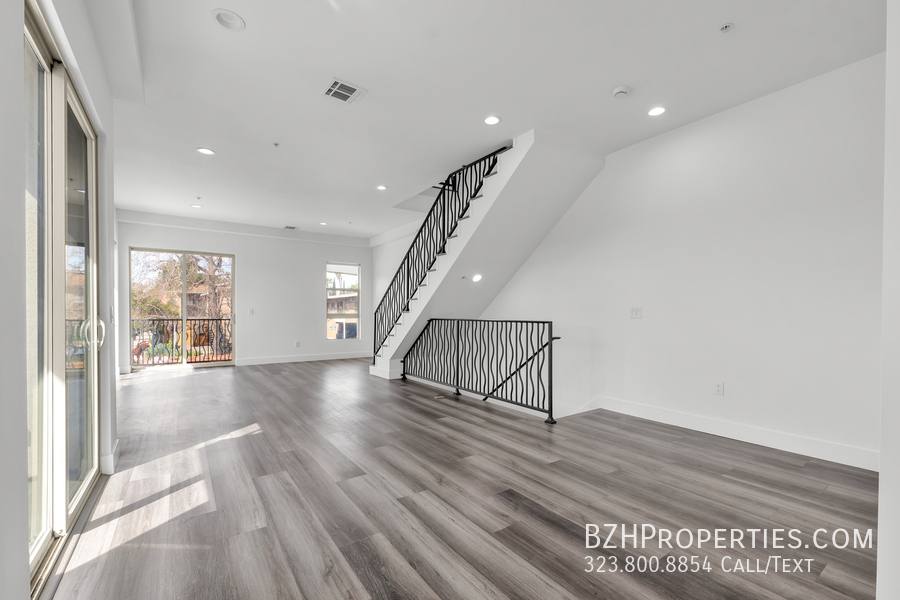 Townhouse for rent at 6006 Klump Ave #1, North Hollywood, CA 91606