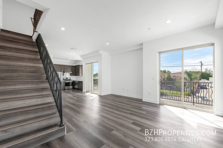 Townhouse for rent at 6006 Klump Ave #1, North Hollywood, CA 91606