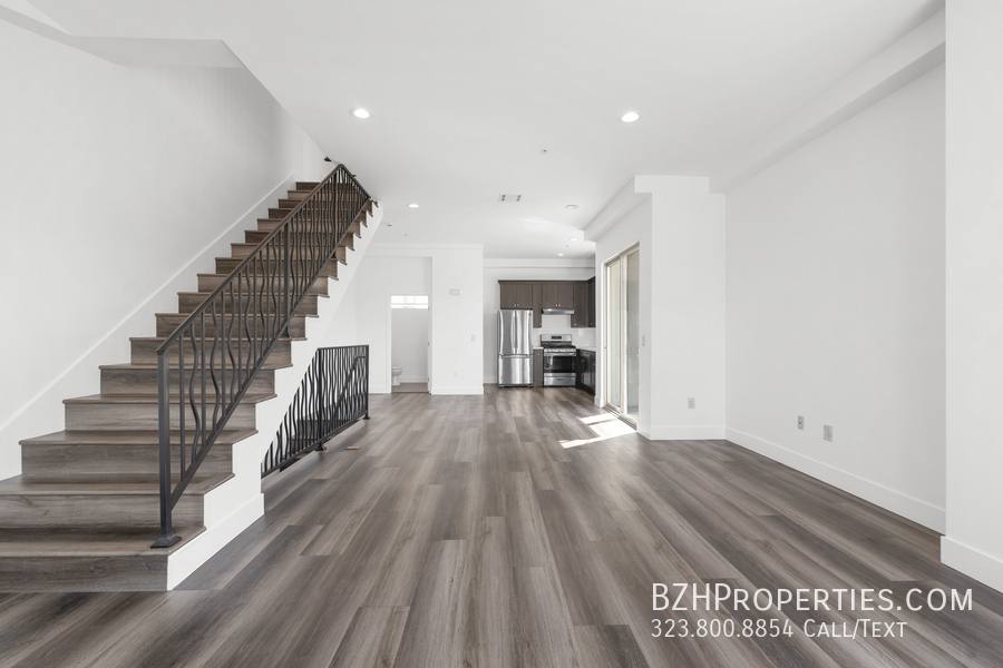 Townhouse for rent at 6006 Klump Ave #1, North Hollywood, CA 91606
