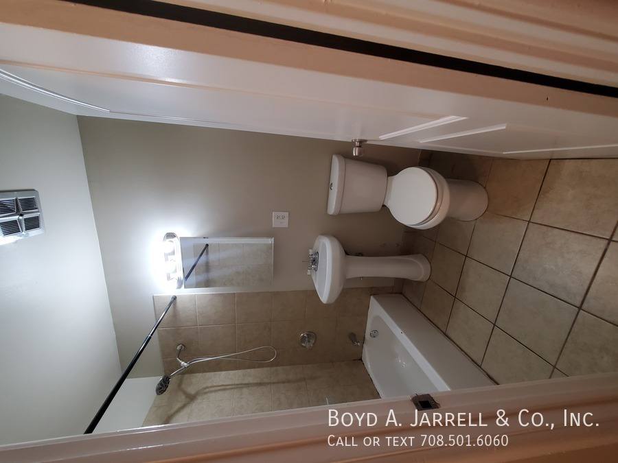 Apartment for rent at 9243 S Stony Island Ave #3W, Chicago, IL 60617