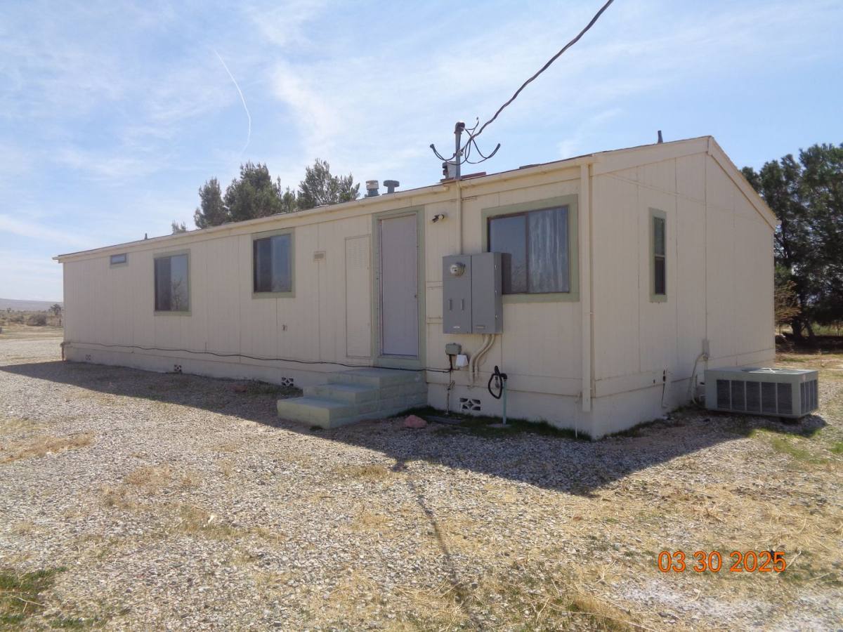 House for rent at 48605 100th St E, Lancaster, CA 93535