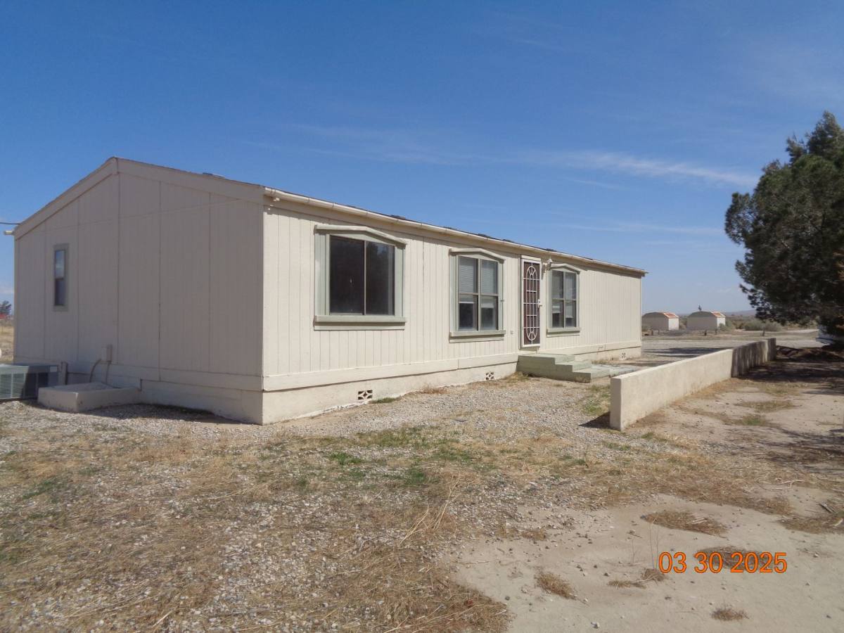 House for rent at 48605 100th St E, Lancaster, CA 93535