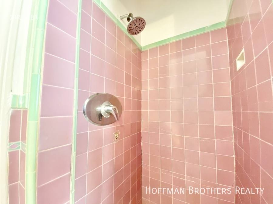Apartment for rent at 351 N Sierra Bonita Ave, Los Angeles, CA 90036