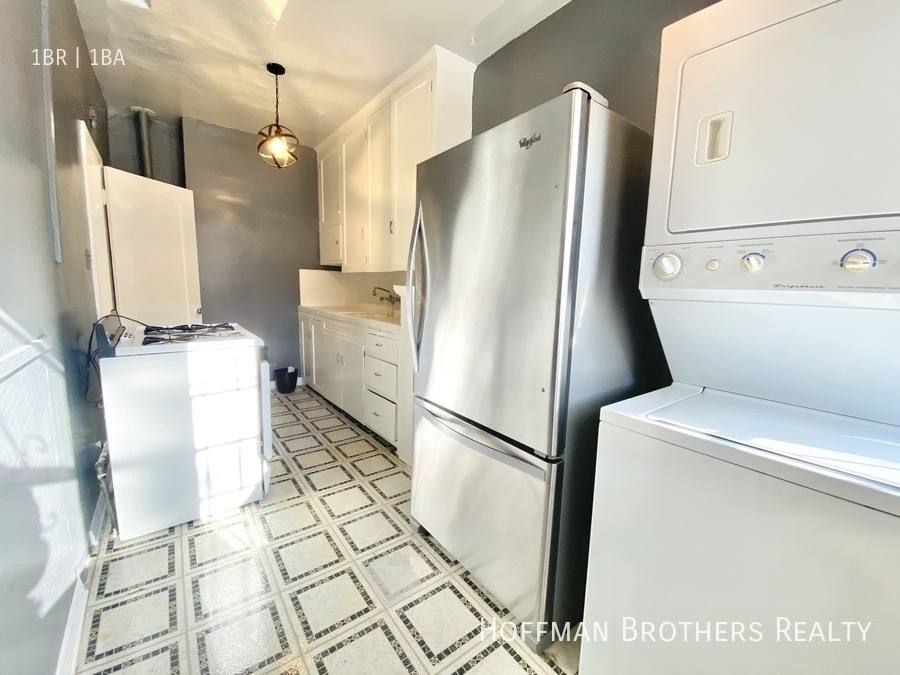 Apartment for rent at 351 N Sierra Bonita Ave, Los Angeles, CA 90036