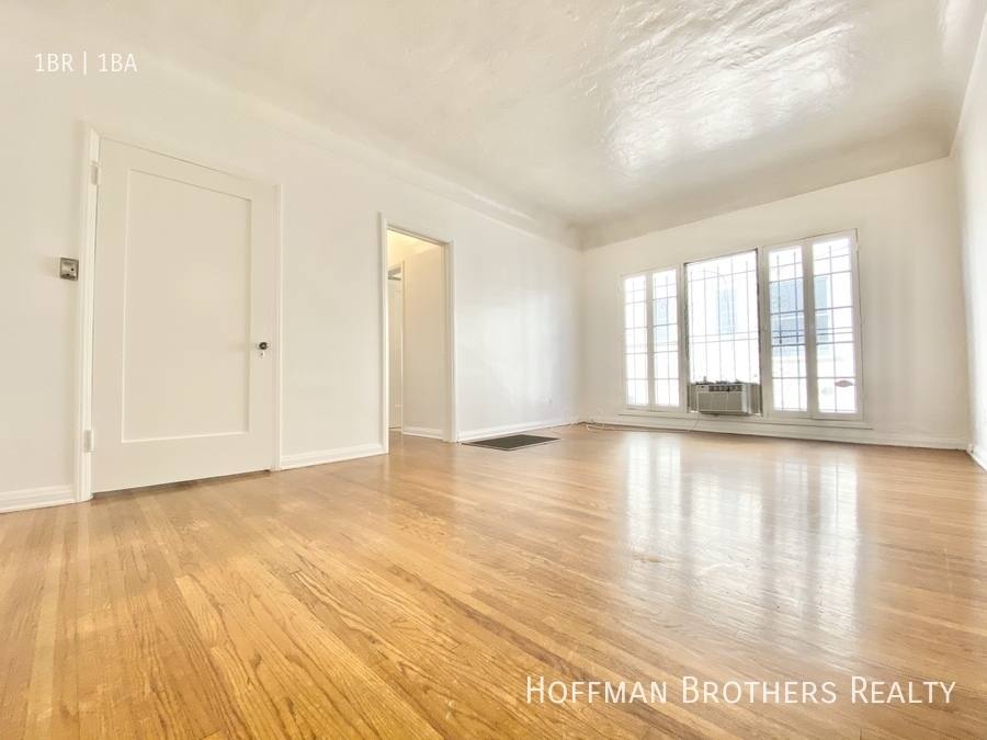 Apartment for rent at 351 N Sierra Bonita Ave, Los Angeles, CA 90036