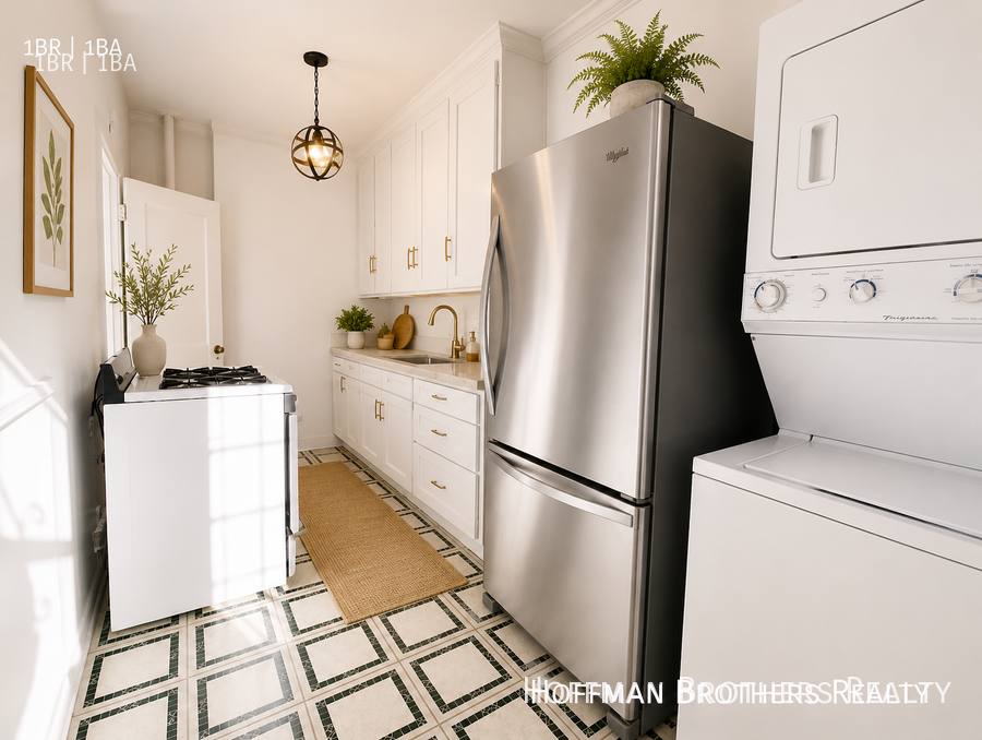 Apartment for rent at 351 N Sierra Bonita Ave, Los Angeles, CA 90036