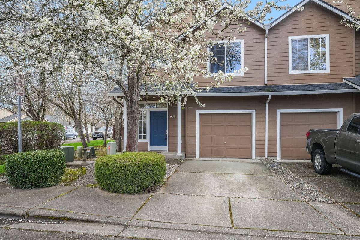 Townhouse for rent at 908 SW 175th Terrace, Beaverton, OR 97006