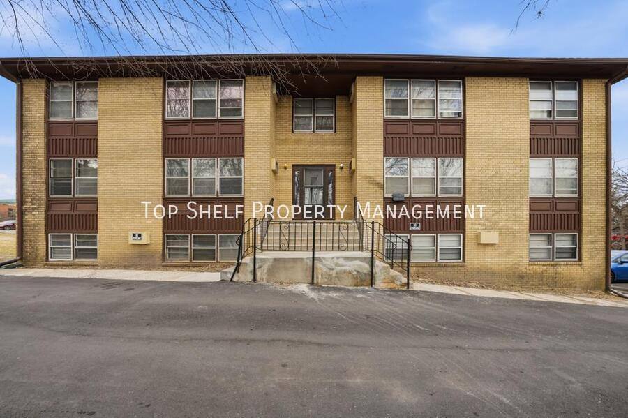 Apartment for rent at 3119 Grand Ave #10, Des Moines, IA 50312