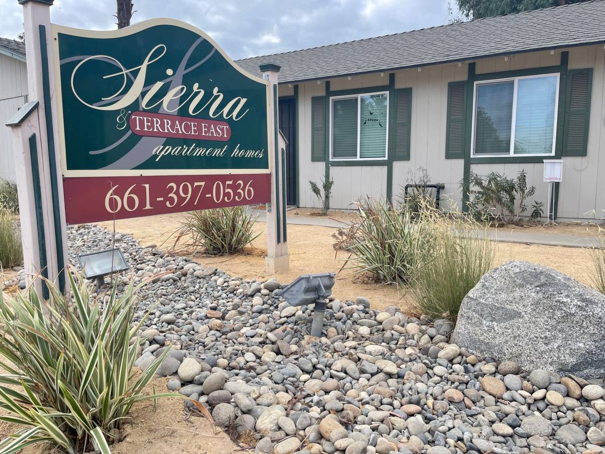 Apartment for rent at 4425 Belle Terrace, Bakersfield, CA 93309