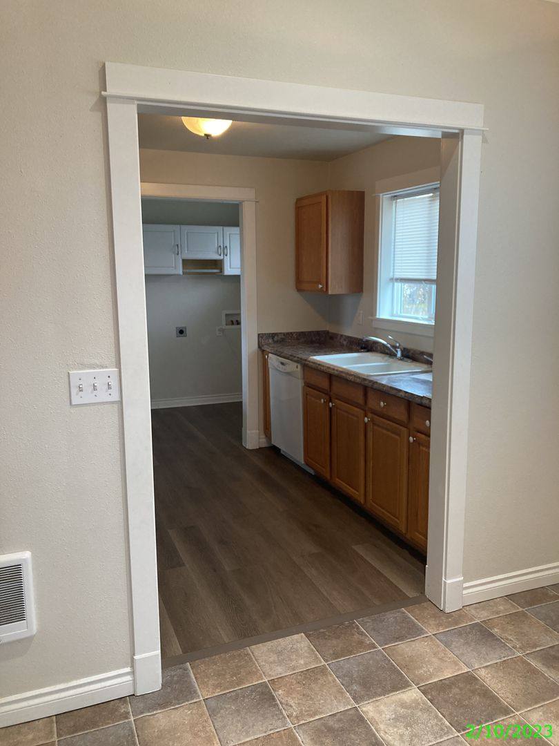 House for rent at 1020 NE 12th St, McMinnville, OR 97128