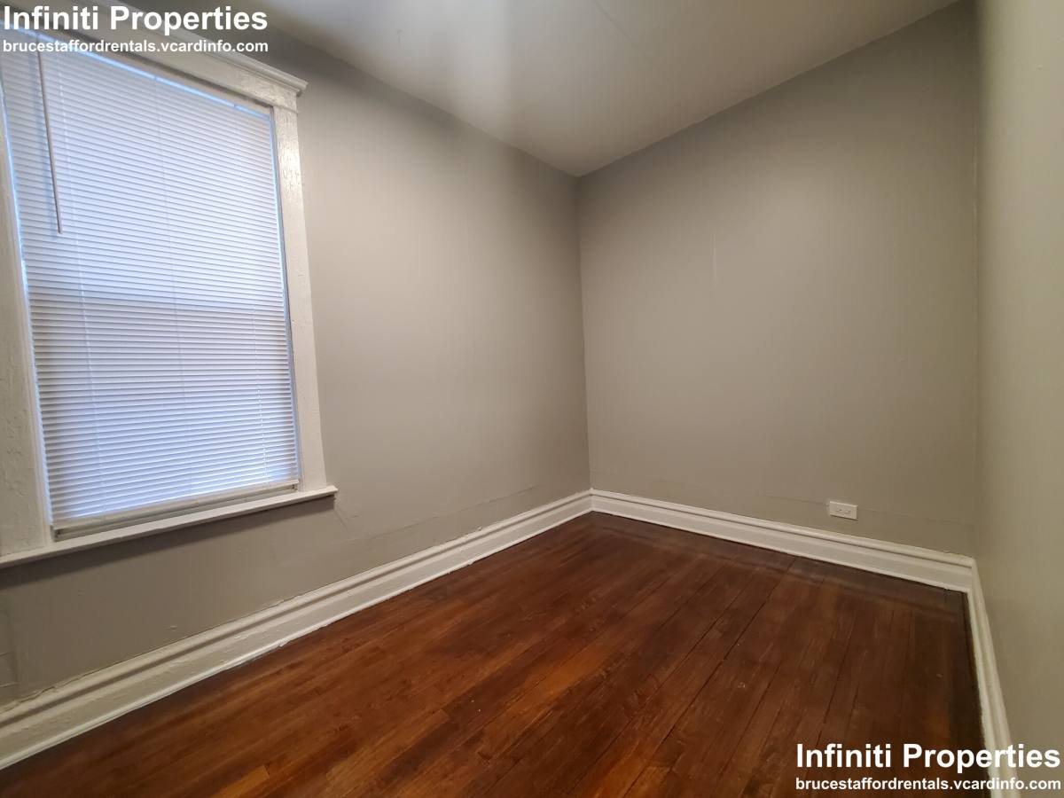 Apartment for rent at 7632 S Drexel #1, Chicago, IL 60619