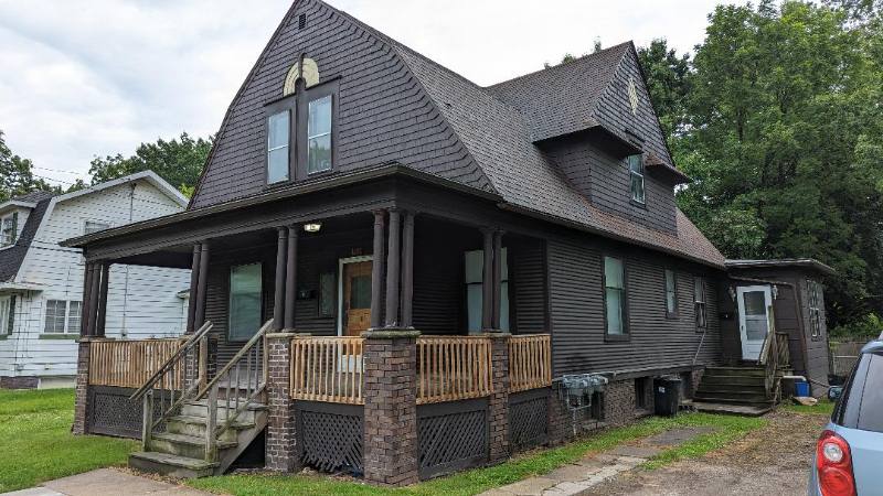 Apartment for rent at 1221 Gratiot Ave #3, Saginaw, MI 48602