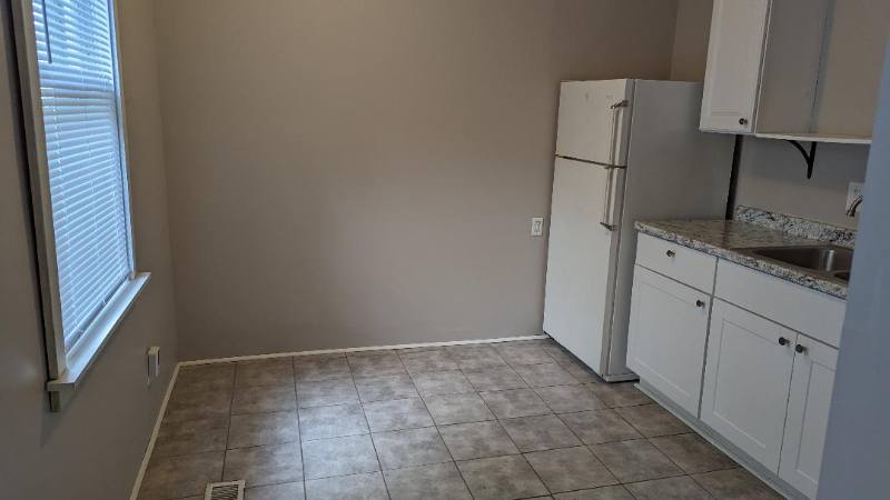 Apartment for rent at 1221 Gratiot Ave #3, Saginaw, MI 48602