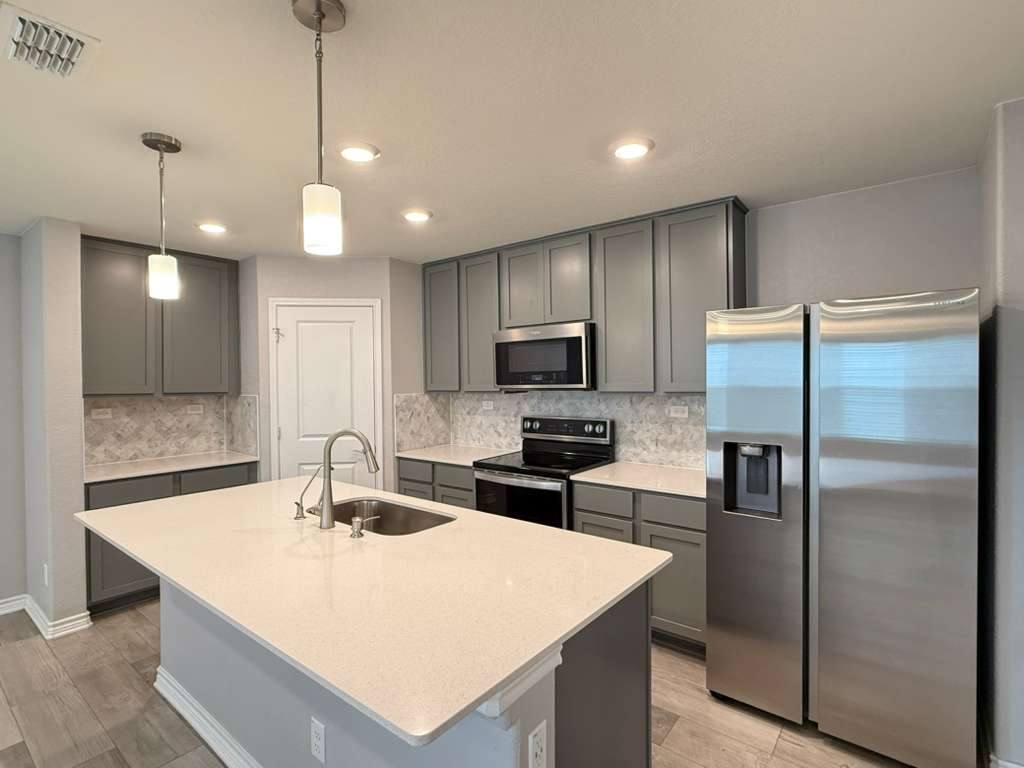 House for rent at 323 Deer Crest, New Braunfels, TX 78130