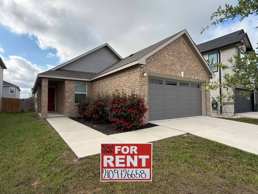 House for rent at 323 Deer Crest, New Braunfels, TX 78130