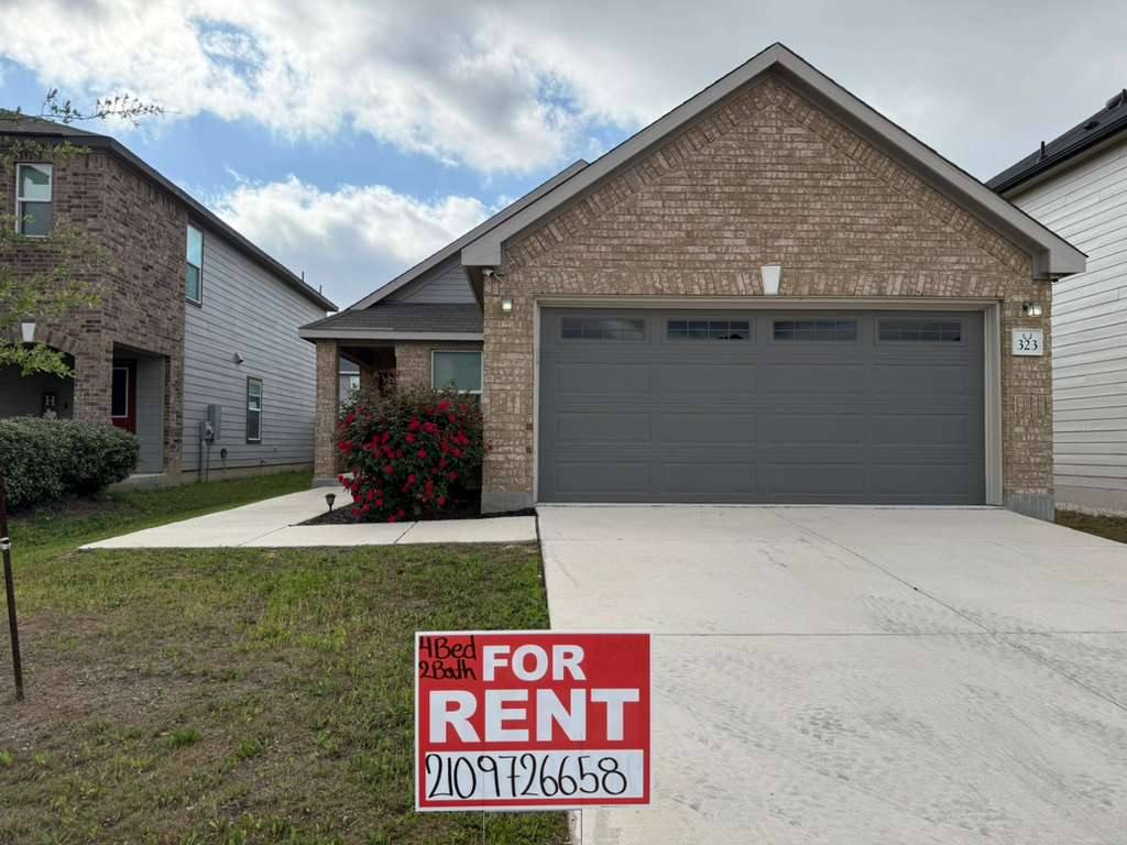 House for rent at 323 Deer Crest, New Braunfels, TX 78130