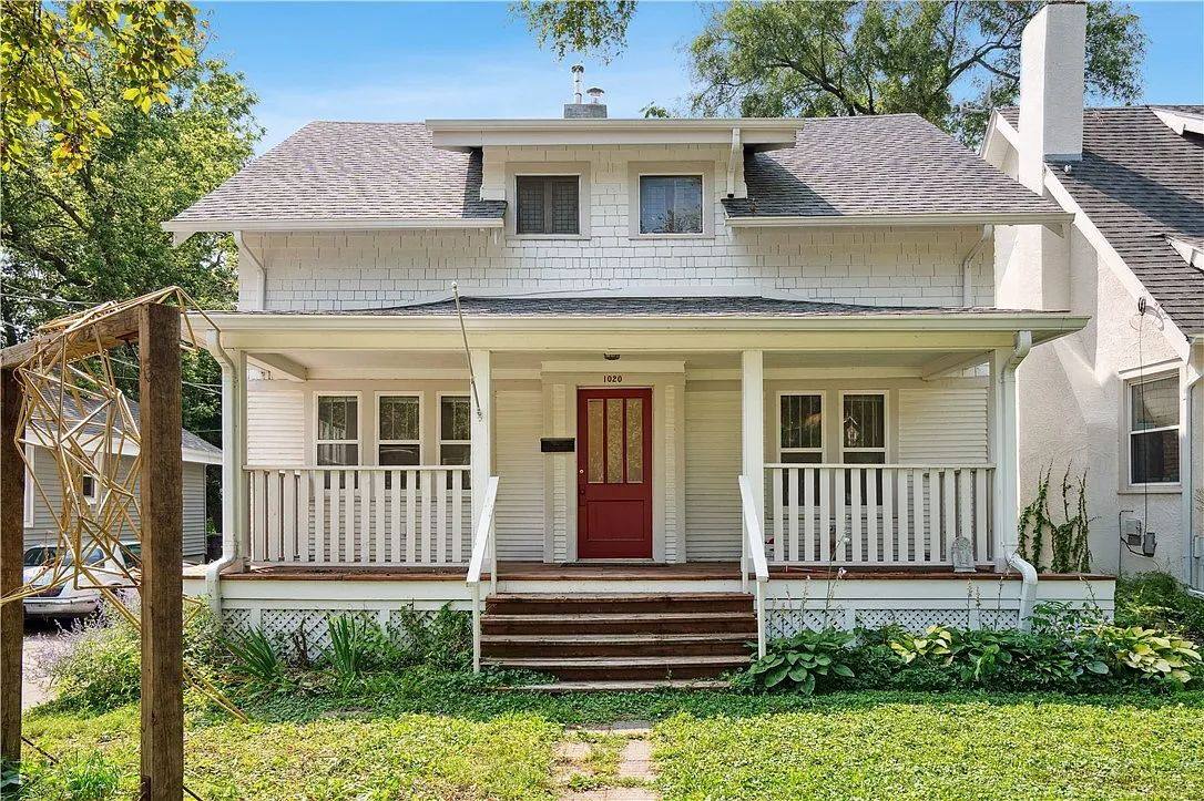 House for rent at 1020 28th St, Des Moines, IA 50311