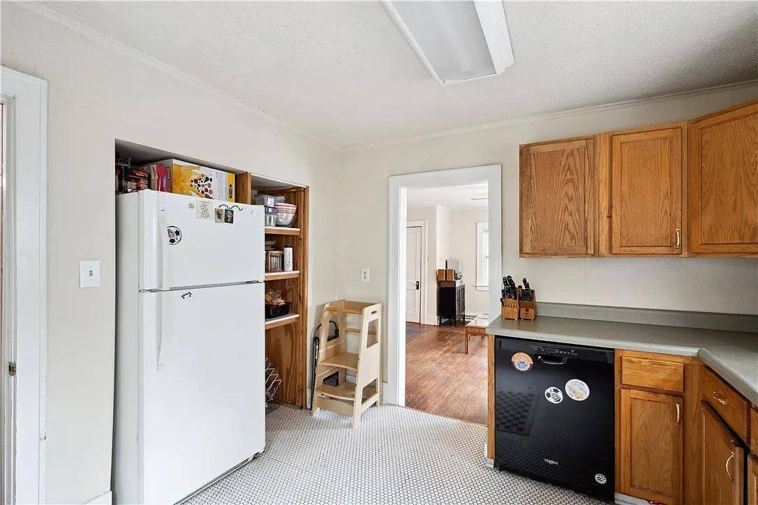 House for rent at 1020 28th St, Des Moines, IA 50311