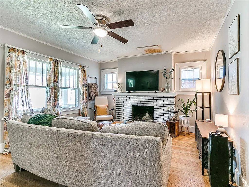 House for rent at 3014 Woodland Ave, Des Moines, IA 50312