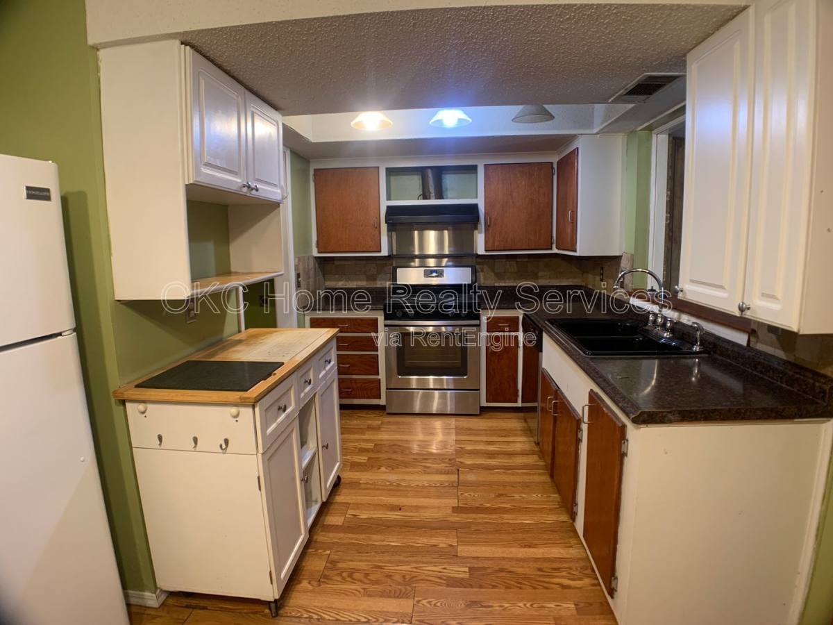 House for rent at 4900 S Dimple Dr, Oklahoma City, OK 73135