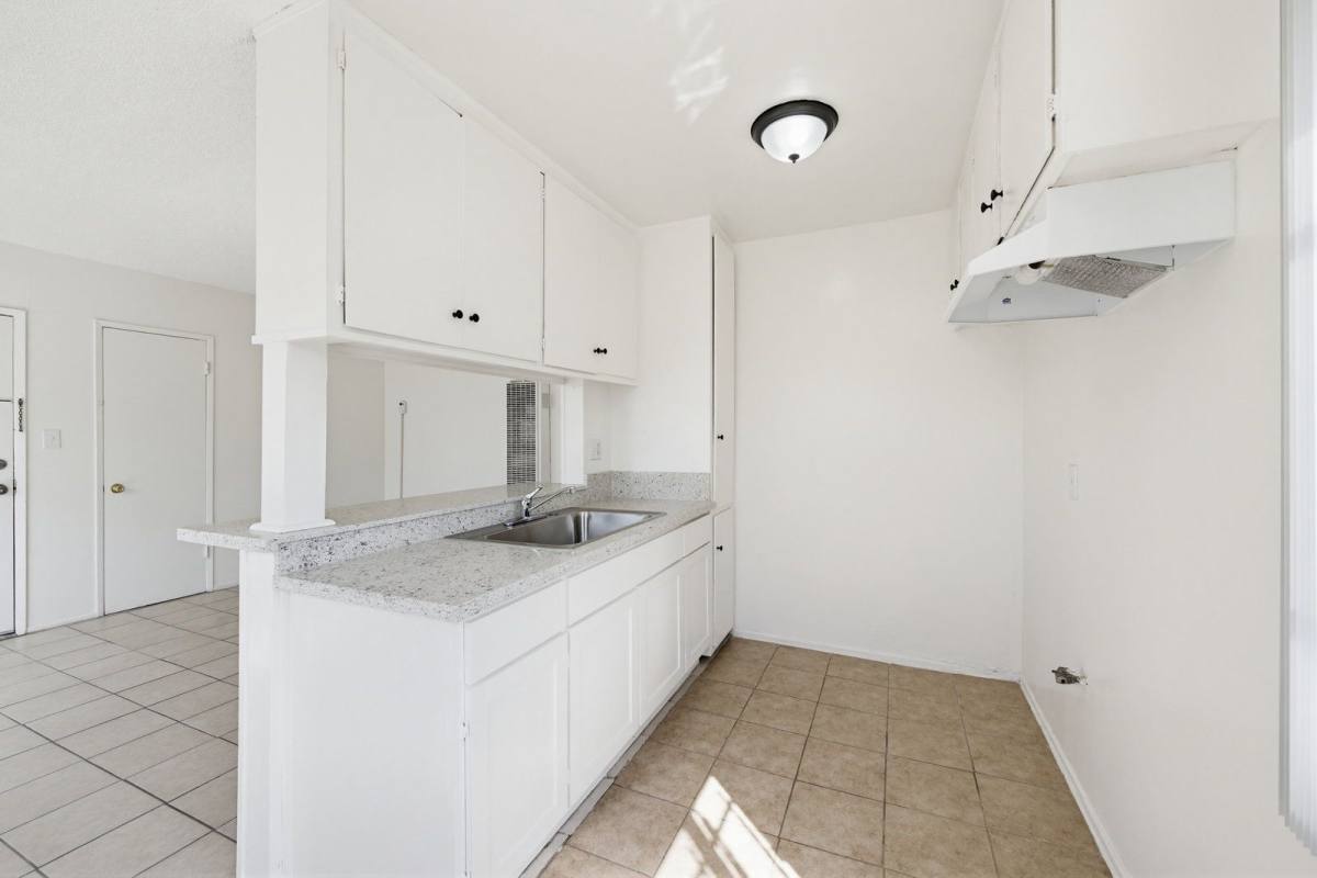 Apartment for rent at 1224 Normandie Ave #2, Los Angeles, CA 90006