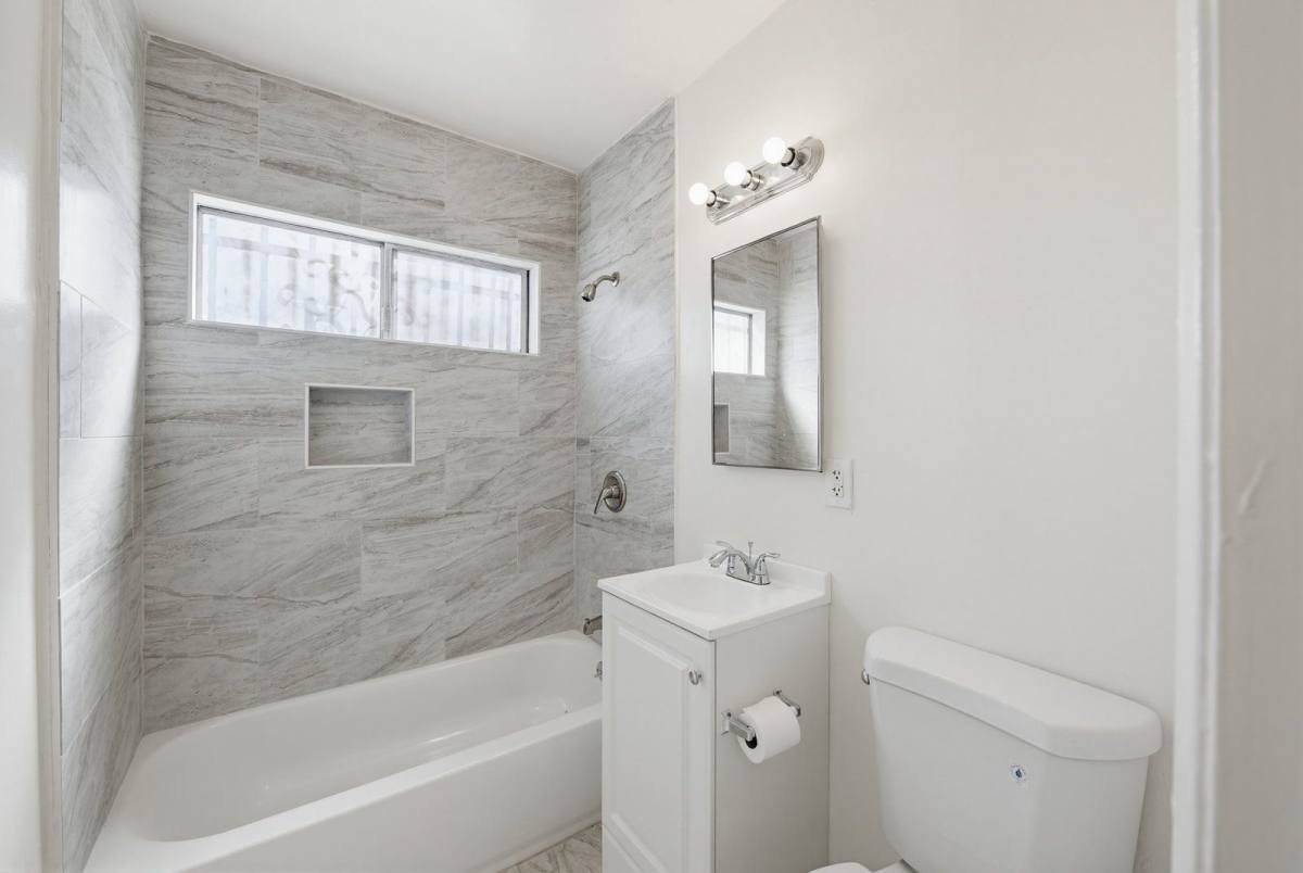 Apartment for rent at 1224 Normandie Ave #2, Los Angeles, CA 90006