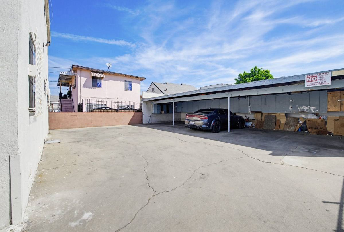 Apartment for rent at 1224 Normandie Ave #2, Los Angeles, CA 90006