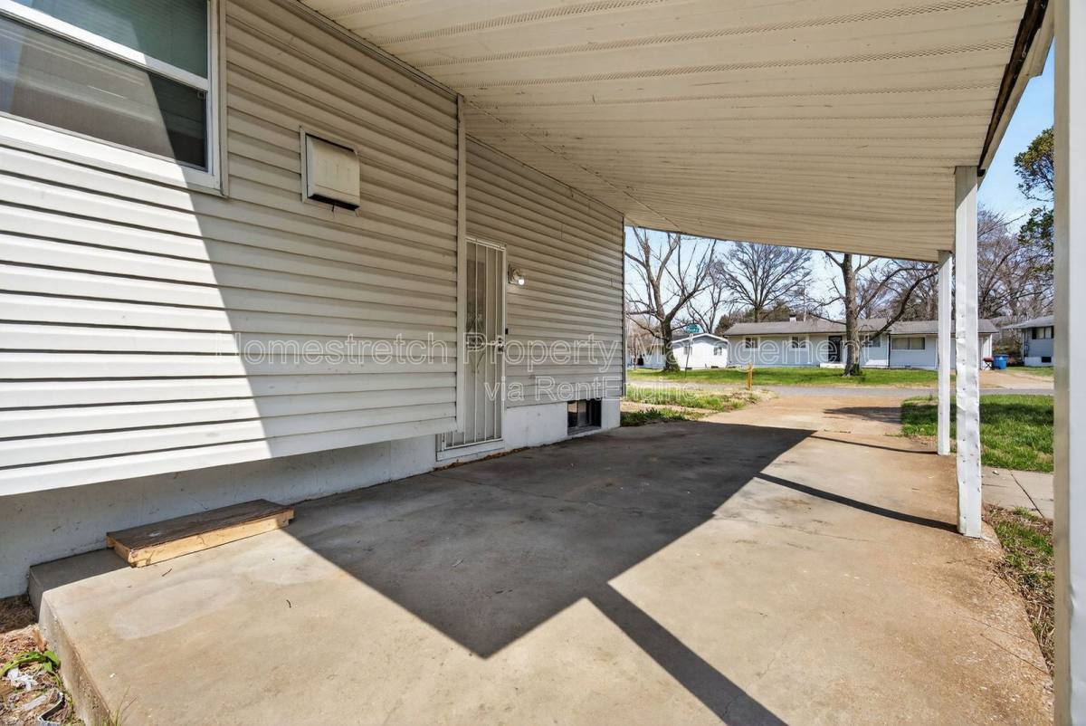 House for rent at 10201 Gourock Dr, Saint Louis, MO 63137
