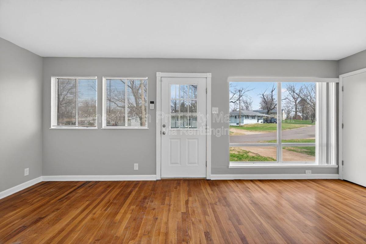 House for rent at 10201 Gourock Dr, Saint Louis, MO 63137