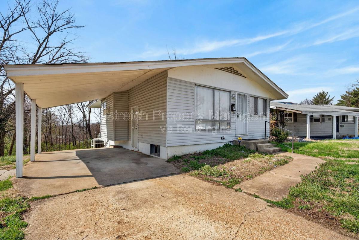 House for rent at 10201 Gourock Dr, Saint Louis, MO 63137