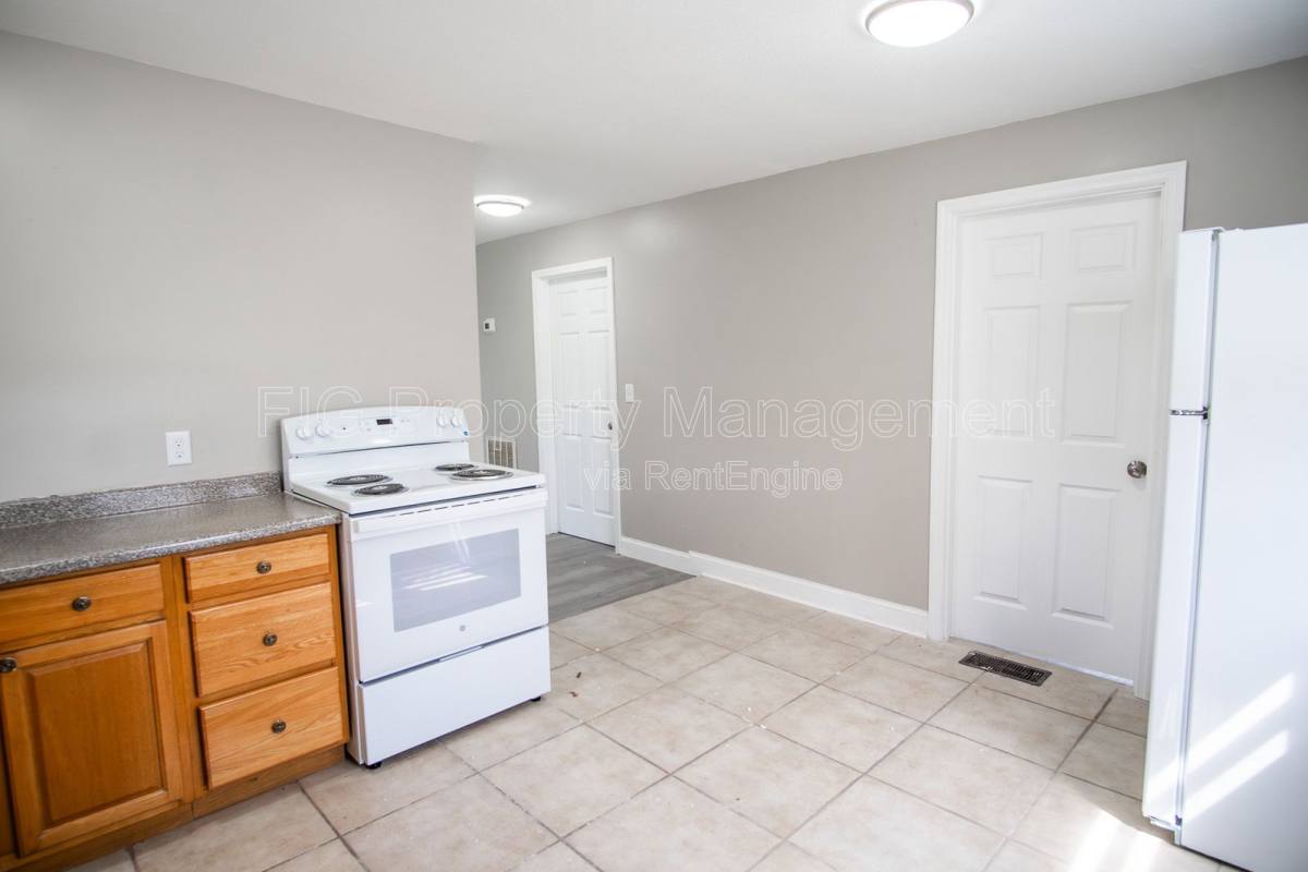 Apartment for rent at 5804 Old Rutledge Pike, Knoxville, TN 37914
